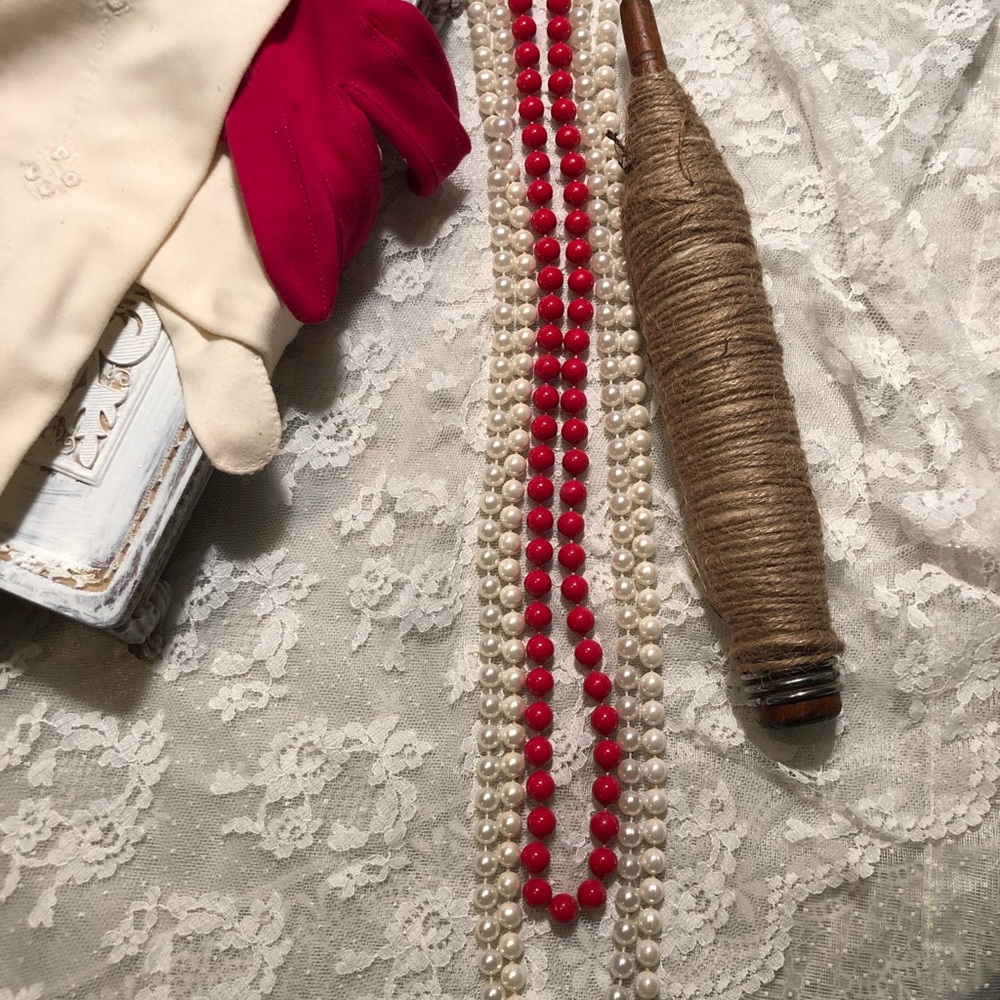 Set of 3 vintage faux pearl necklaces red white - Picture 3 of 8